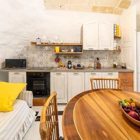 19th Century Trullo Raeda In The Middle Of Nature *