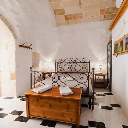 19th Century Trullo Raeda In The Middle Of Nature Nardò